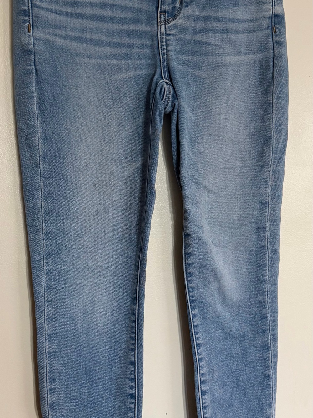 American Eagle Classic Light Blue Skinny Jeans - Stretch Denim